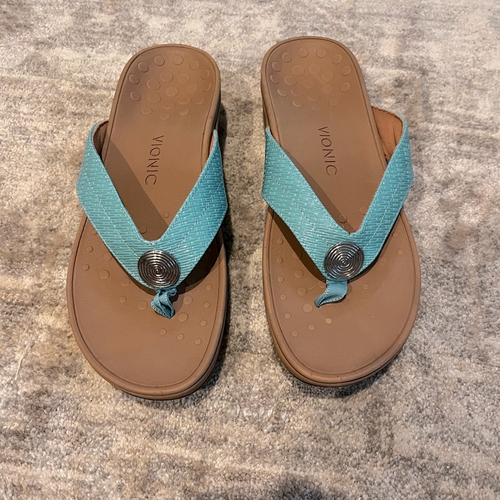 Vionic flip flops